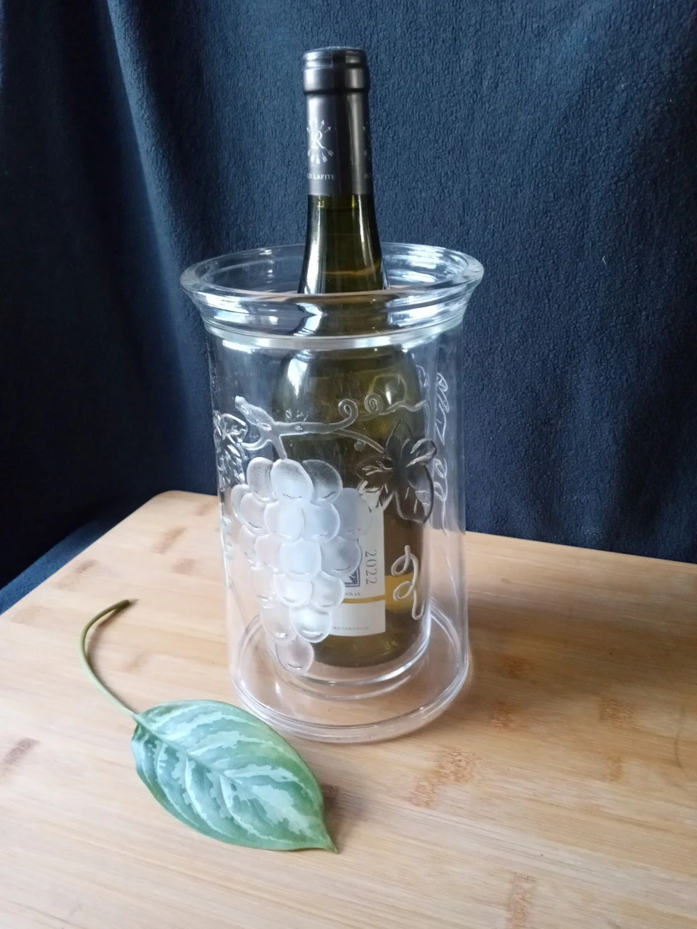 ICELESS WINE CHILLER PRODYNE COOLER Clear Acrylic Double Walled Grapevine Design